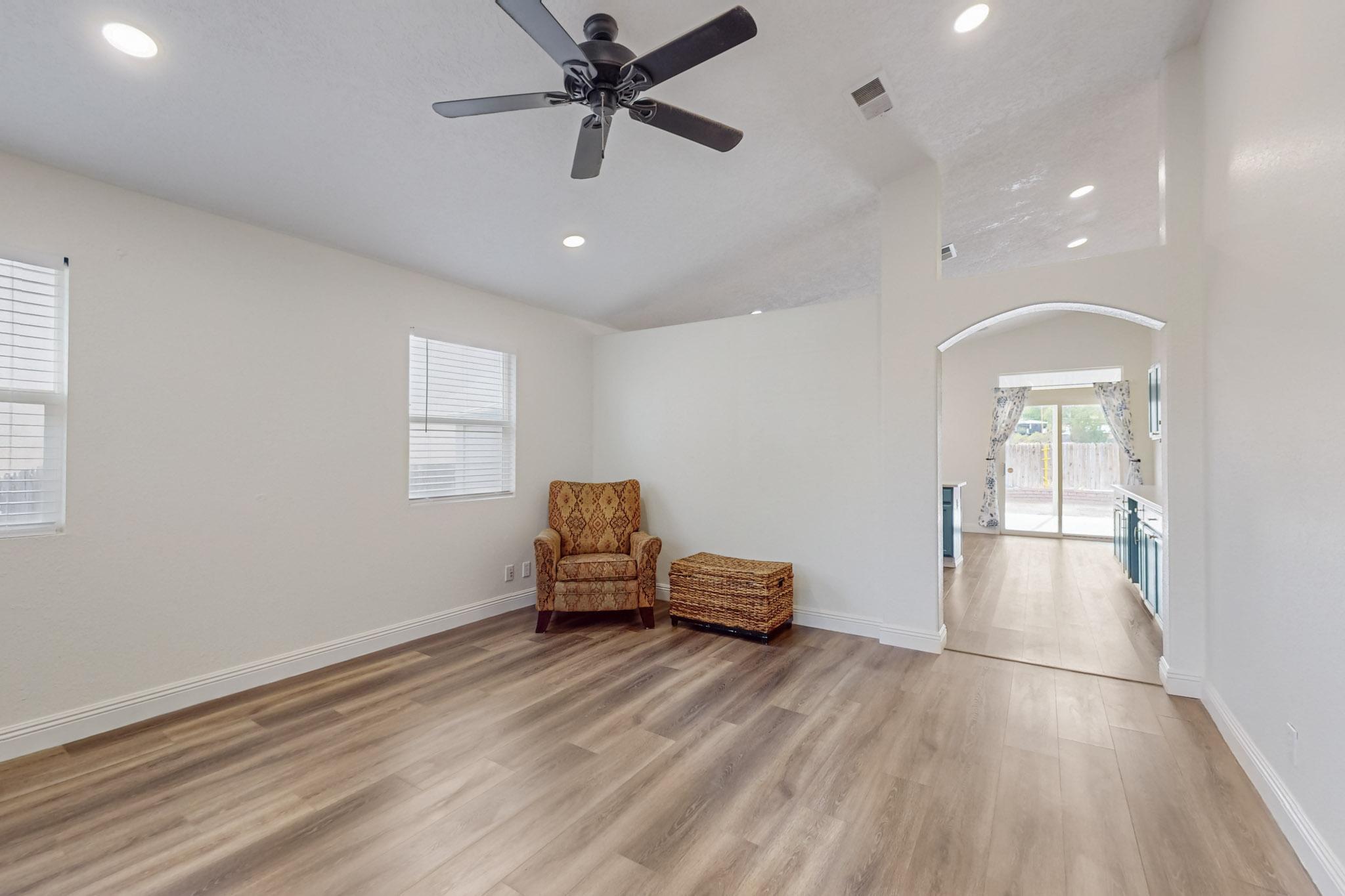 4428 Loren Avenue, Albuquerque, New Mexico image 9