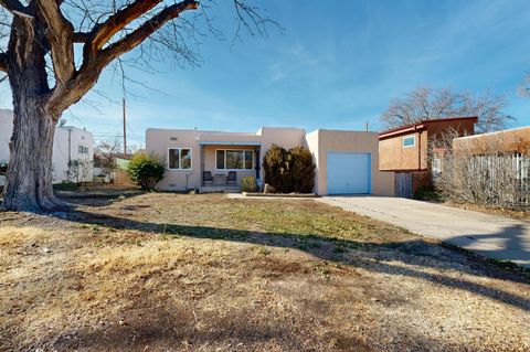 Photo of 425 Sierra Drive SE, Albuquerque, NM 87108 (MLS # 1097087)