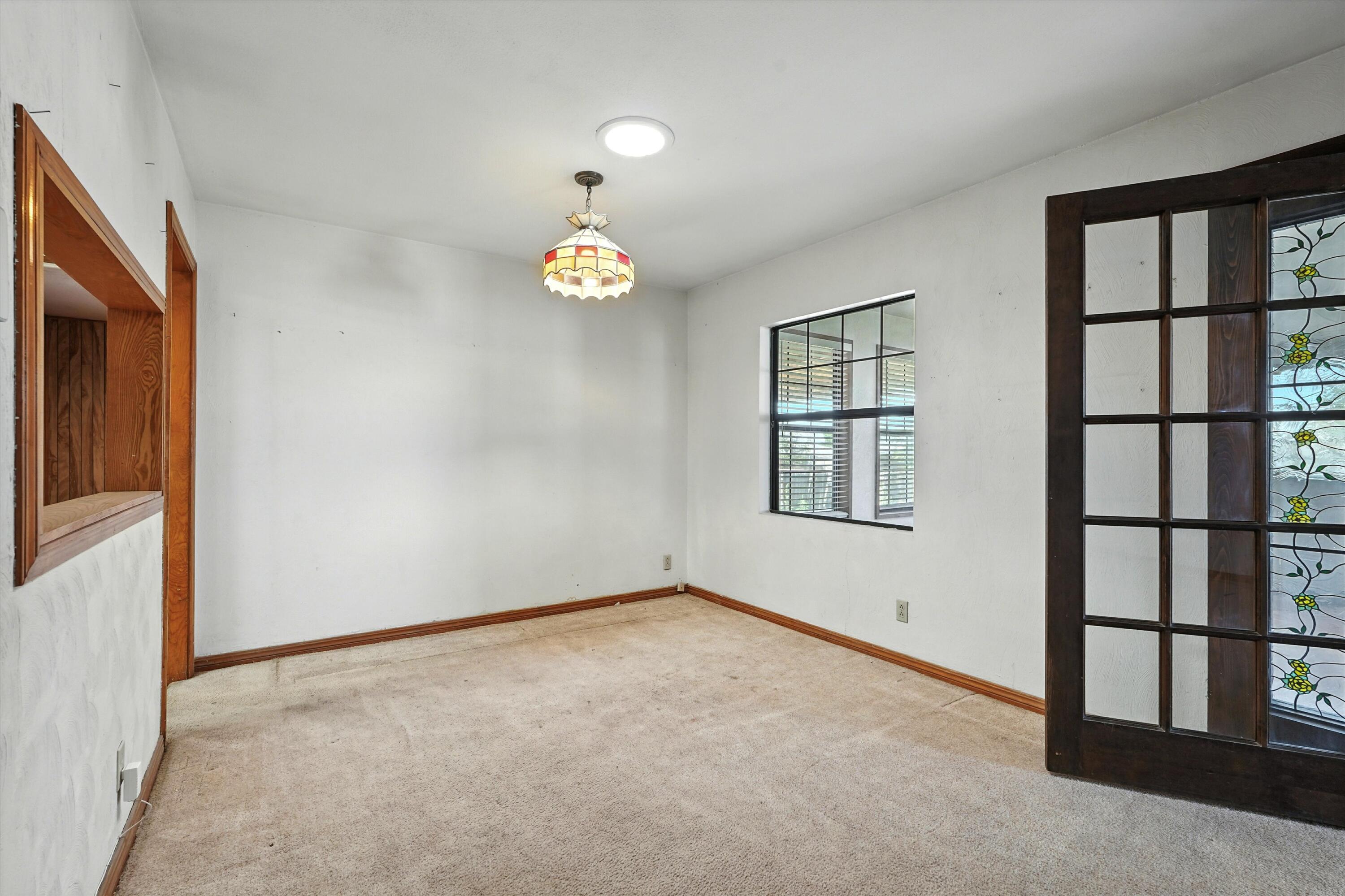 909 CEDAR Avenue