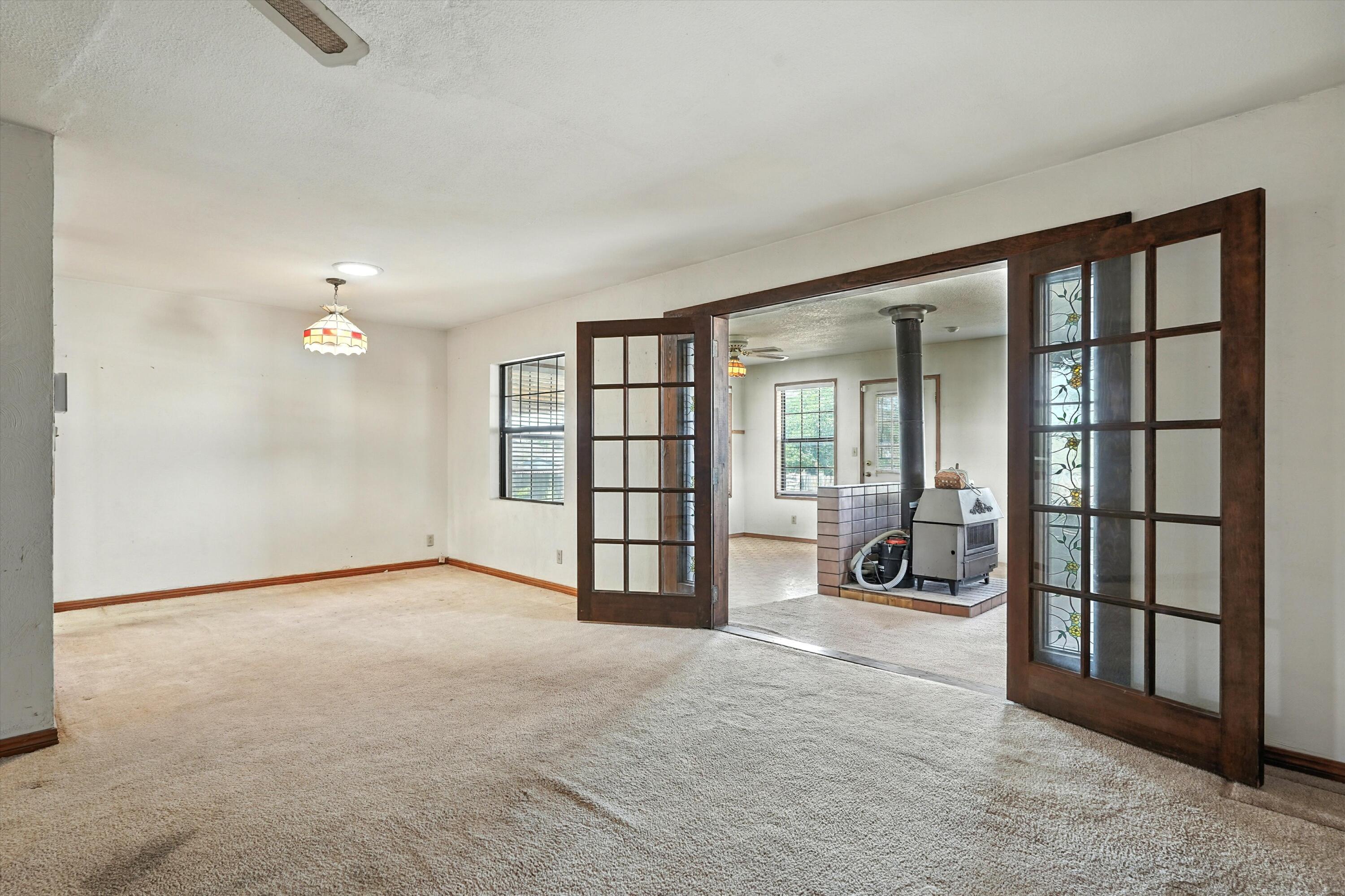 909 CEDAR Avenue