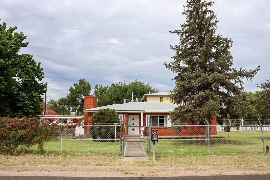 2701 Chapulin Road, Albuquerque, New Mexico image 2