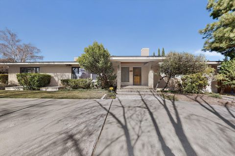 Photo of 525 Sierra Drive SE, Albuquerque, NM 87108 (MLS # 1100531)
