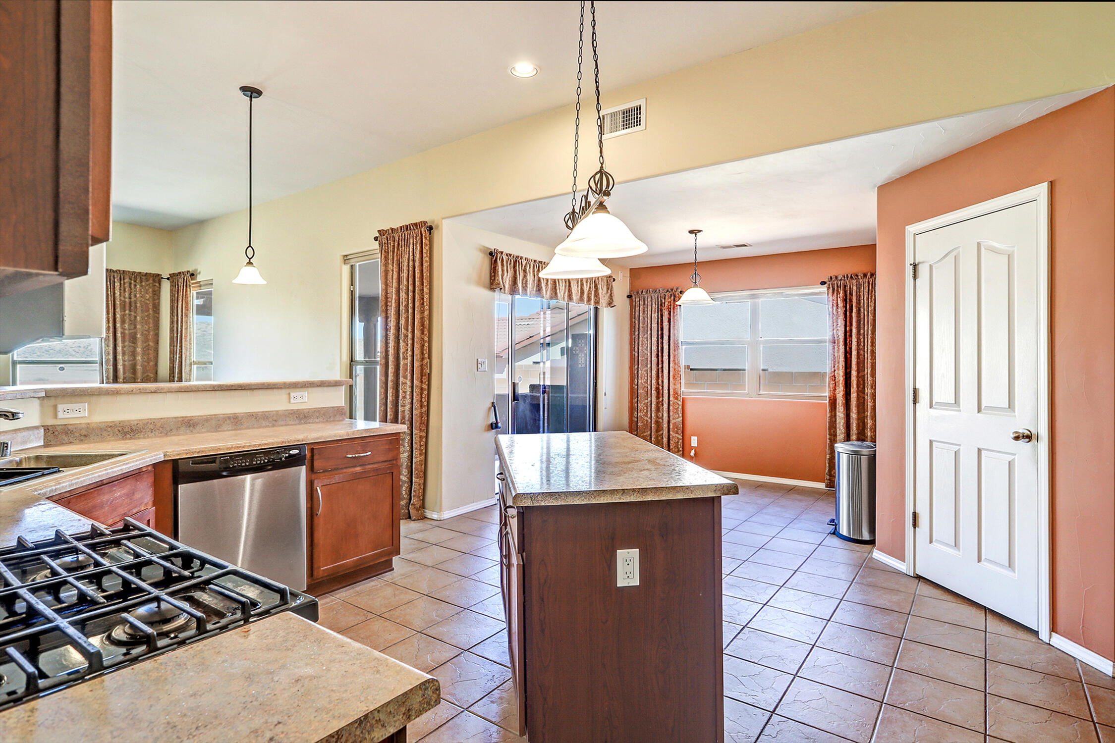 861 Loma Pinon Loop NE