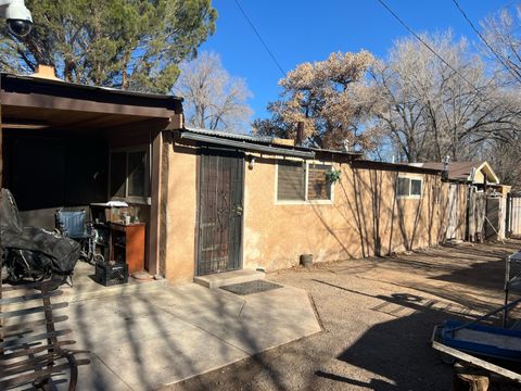 Homes For Sale - 1022 Cerro Vista Road<br/> Bernalillo County, Albuquerque, NM 87105