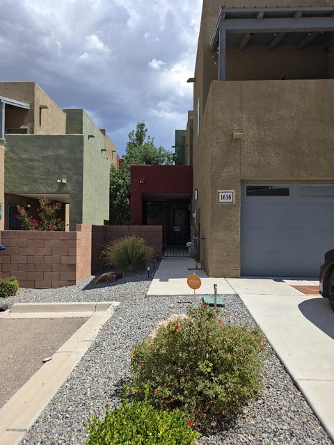 Townhouse For Rent - 1616 Volponi Drive<br/> Albuquerque, NM 87123
