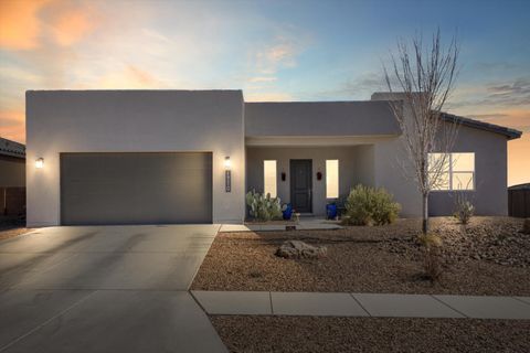 Photo of 1770 Camino Cantera SW, Los Lunas, NM 87031 (MLS # 1098877)