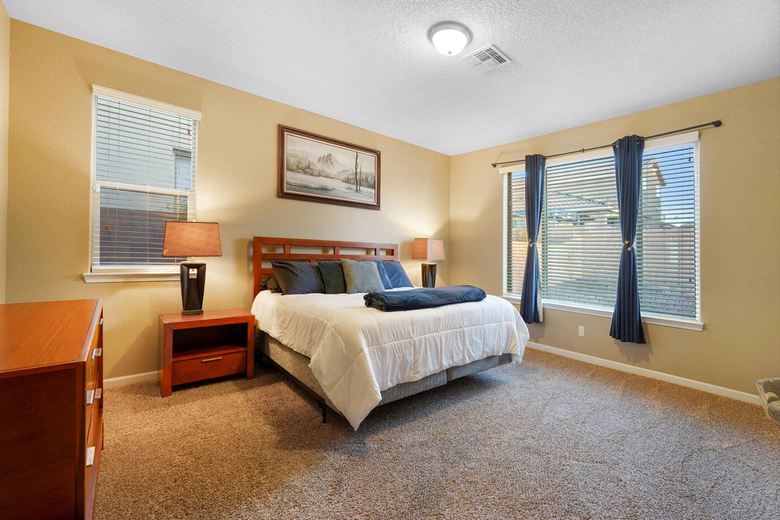 2708 Delicias Road SE