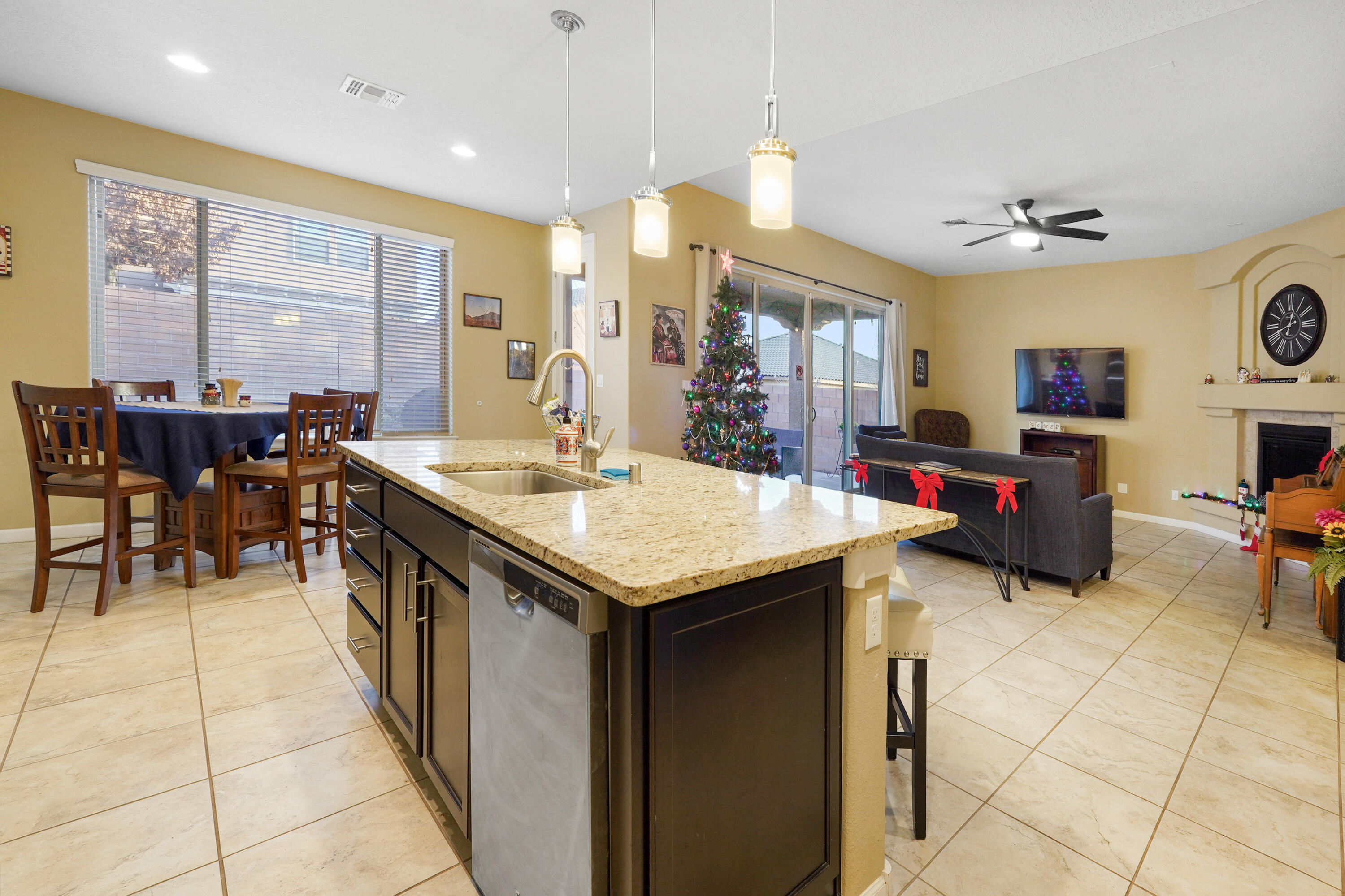 2708 Delicias Road SE