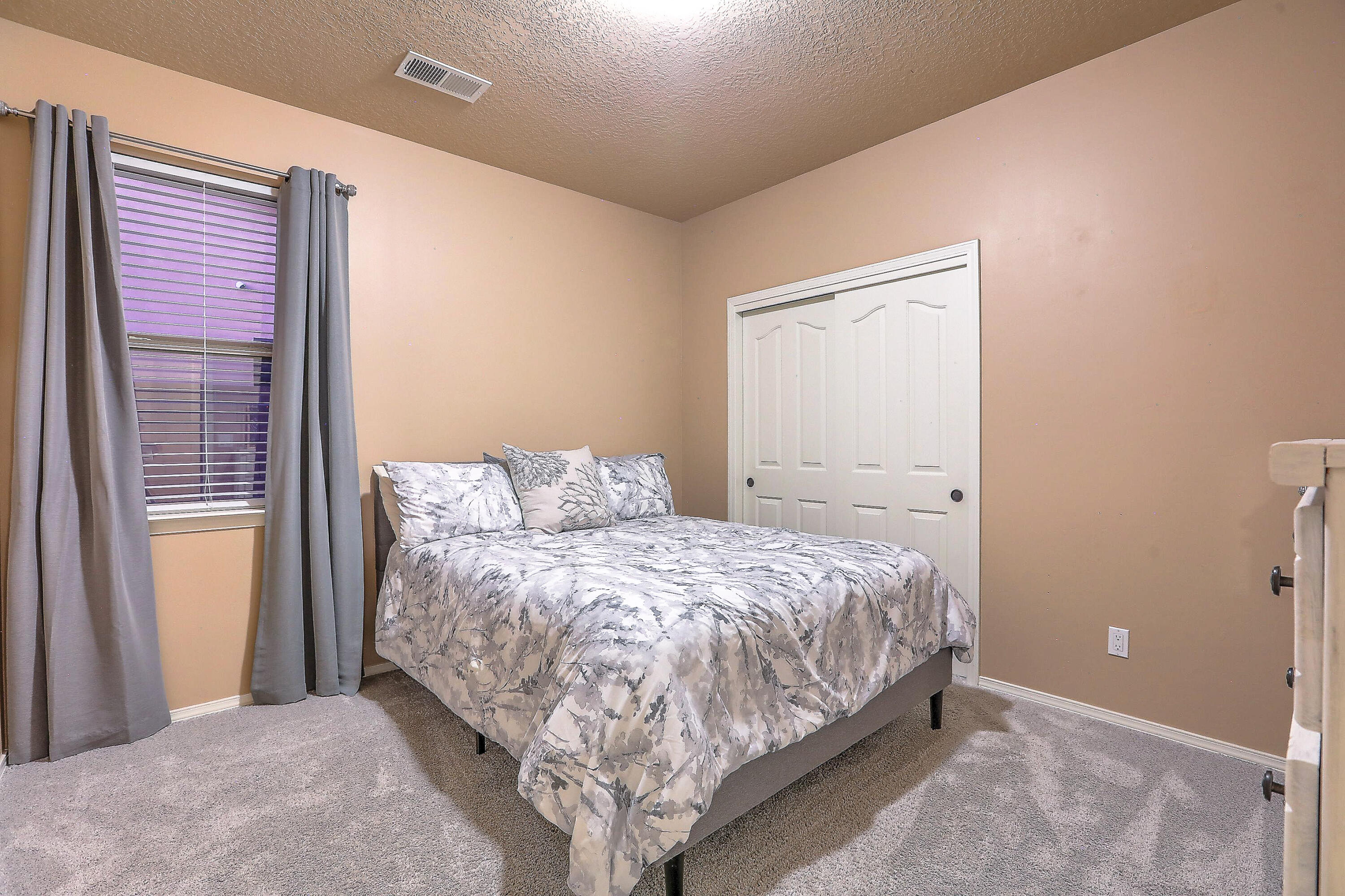 1639 Vista De Colinas Drive, Rio Rancho, New Mexico image 29