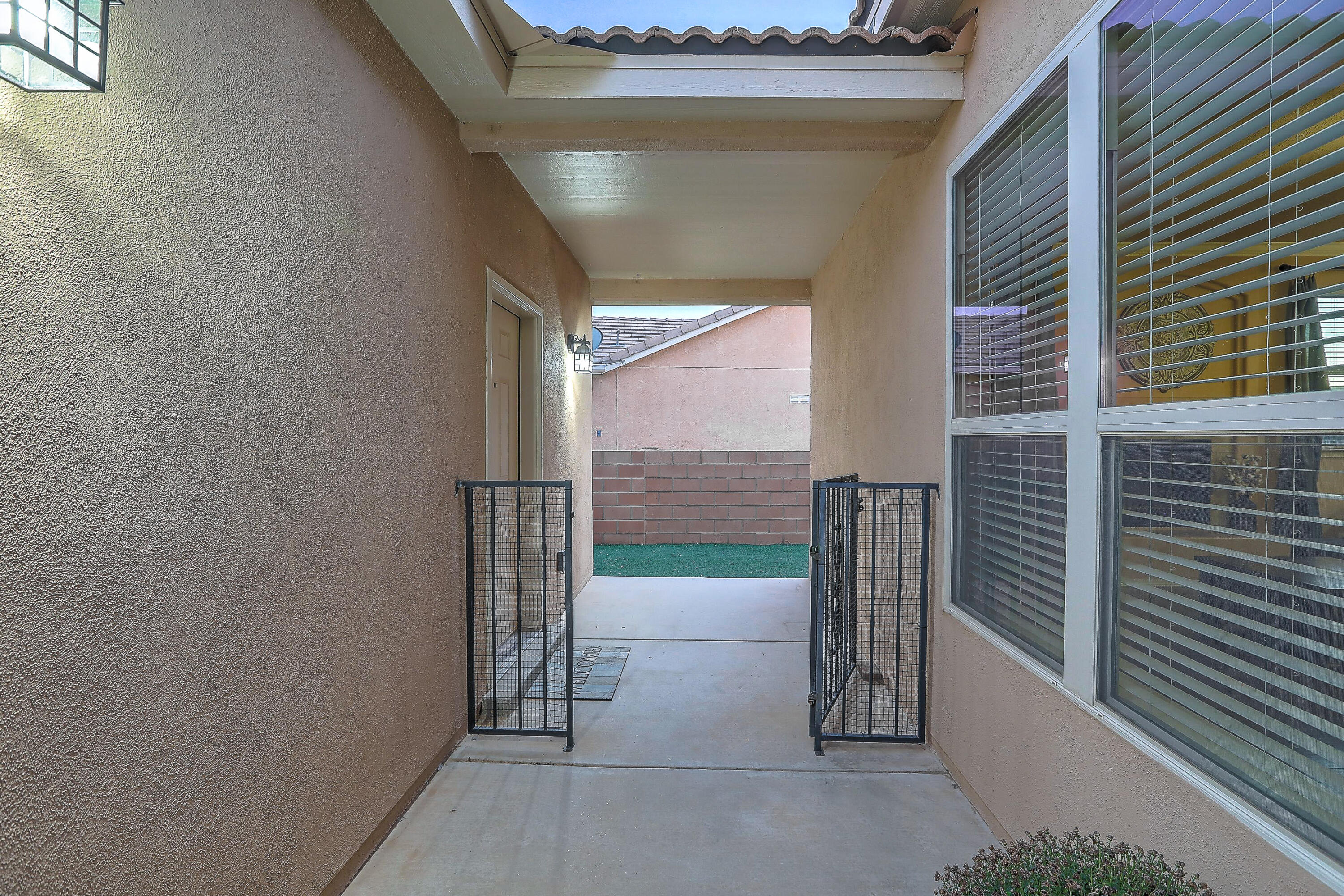 1639 Vista De Colinas Drive, Rio Rancho, New Mexico image 32