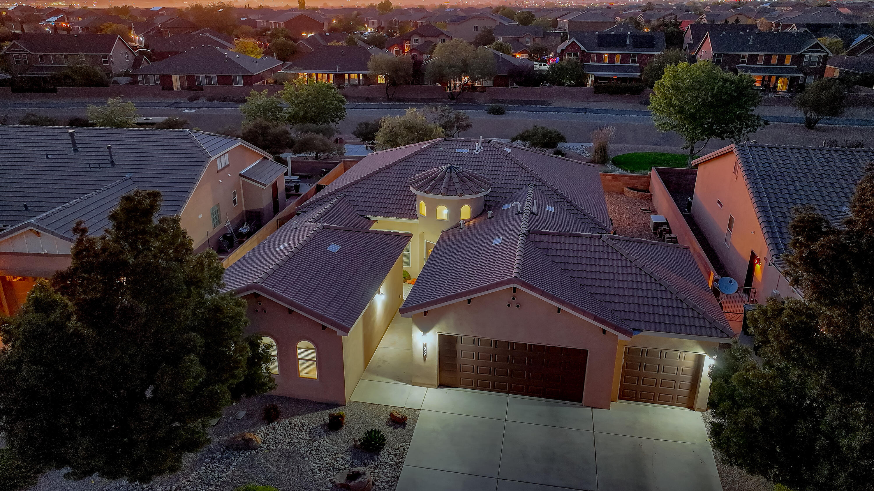 1639 Vista De Colinas Drive, Rio Rancho, New Mexico image 1