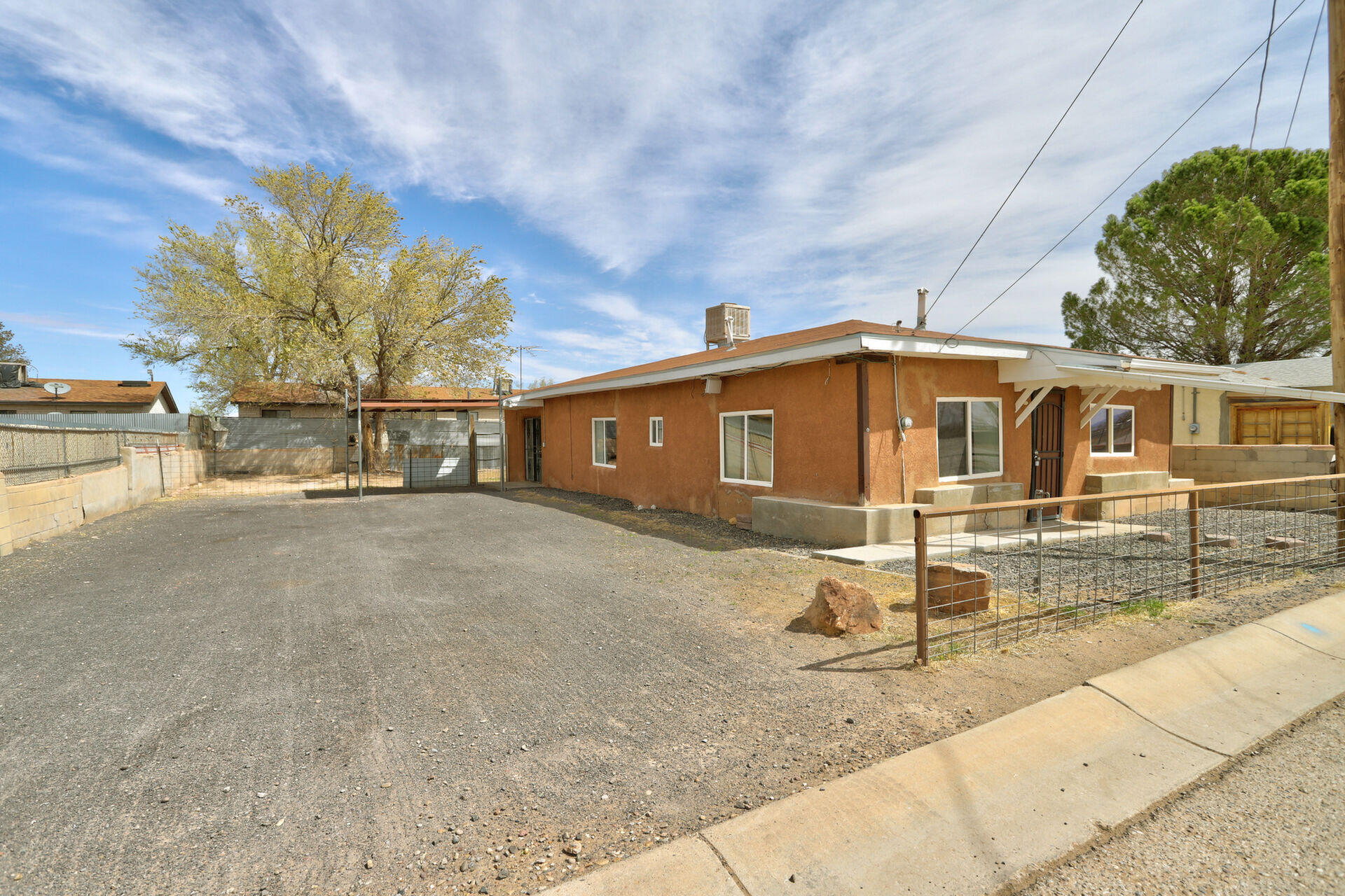 722 Vivian Road, Belen, New Mexico image 1