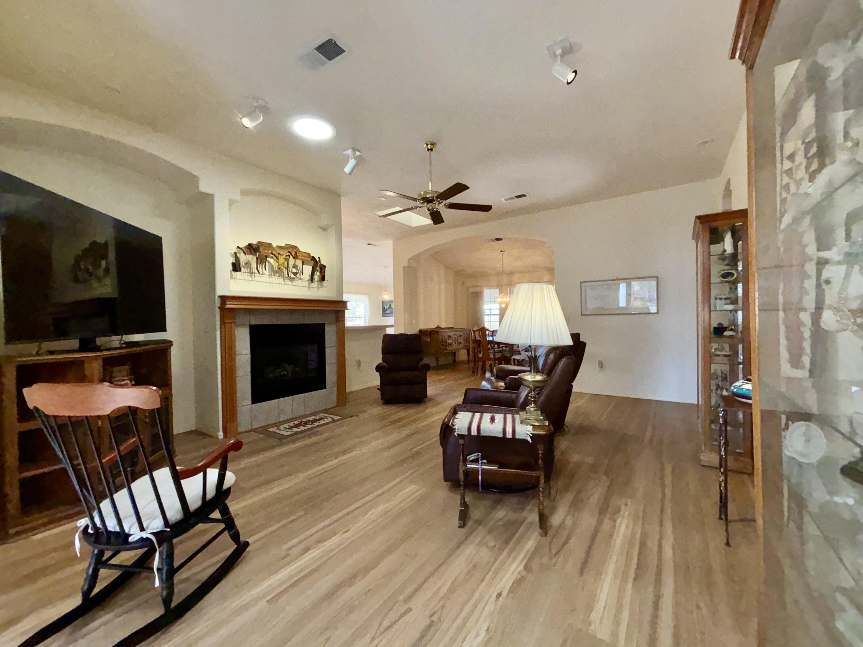 1861 Montara Court, Los Lunas, New Mexico image 3