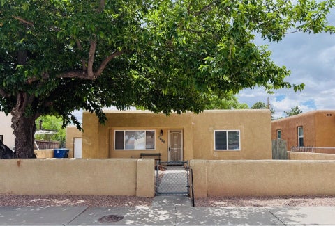 Homes For Sale - 1010 San Clemente Avenue<br/> Bernalillo County, Albuquerque, NM 87107