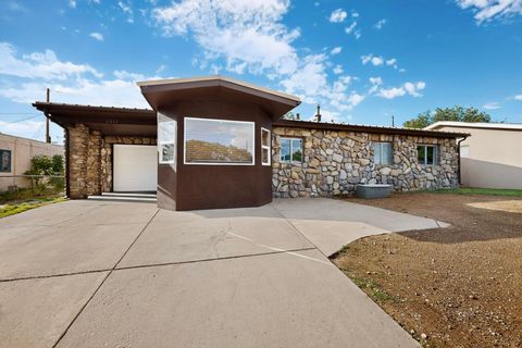 Photo of 1011 CLAUDINE Street NE, Albuquerque, NM 87112 (MLS # 1092342)