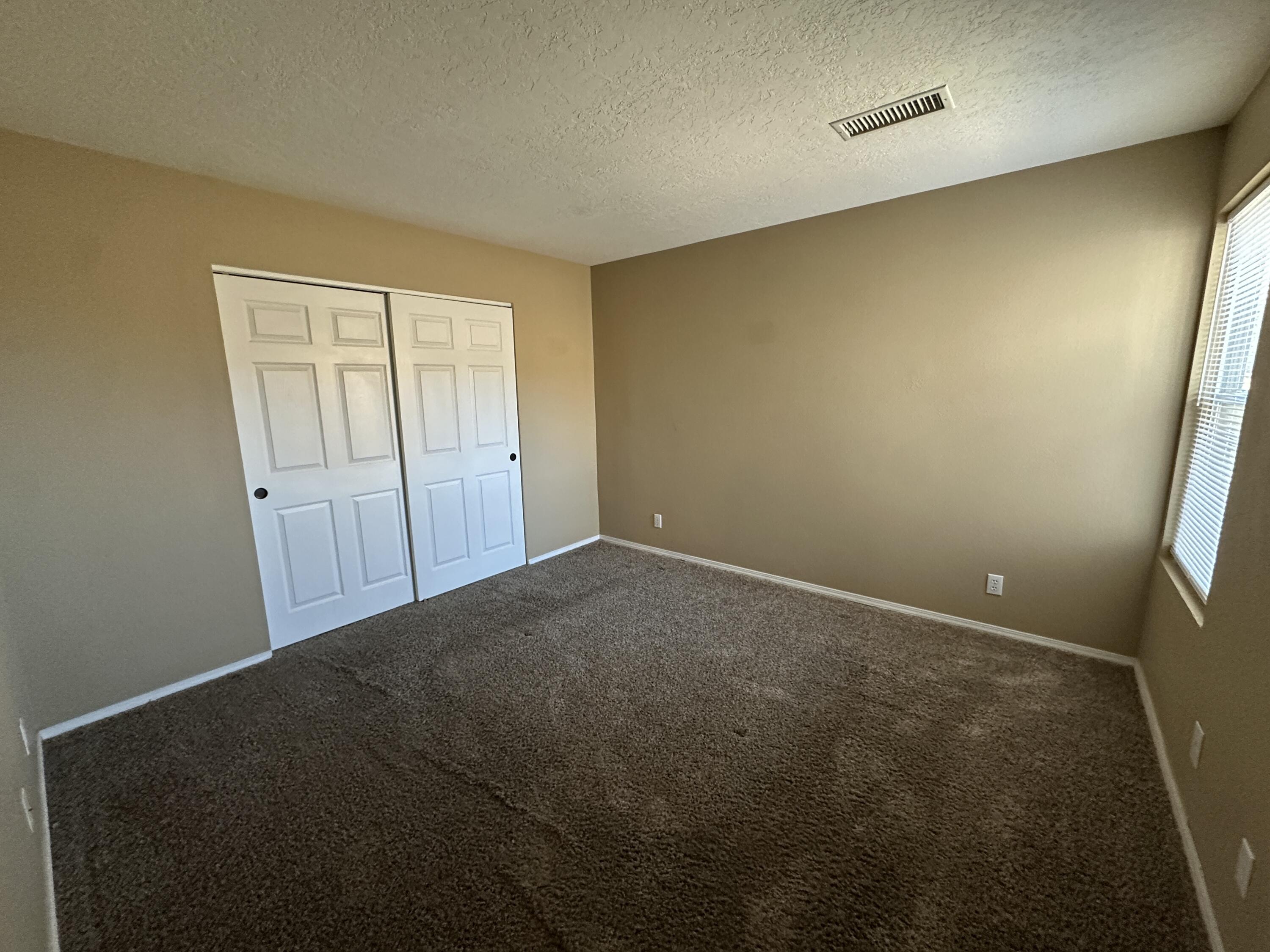 992 Charles Drive NE