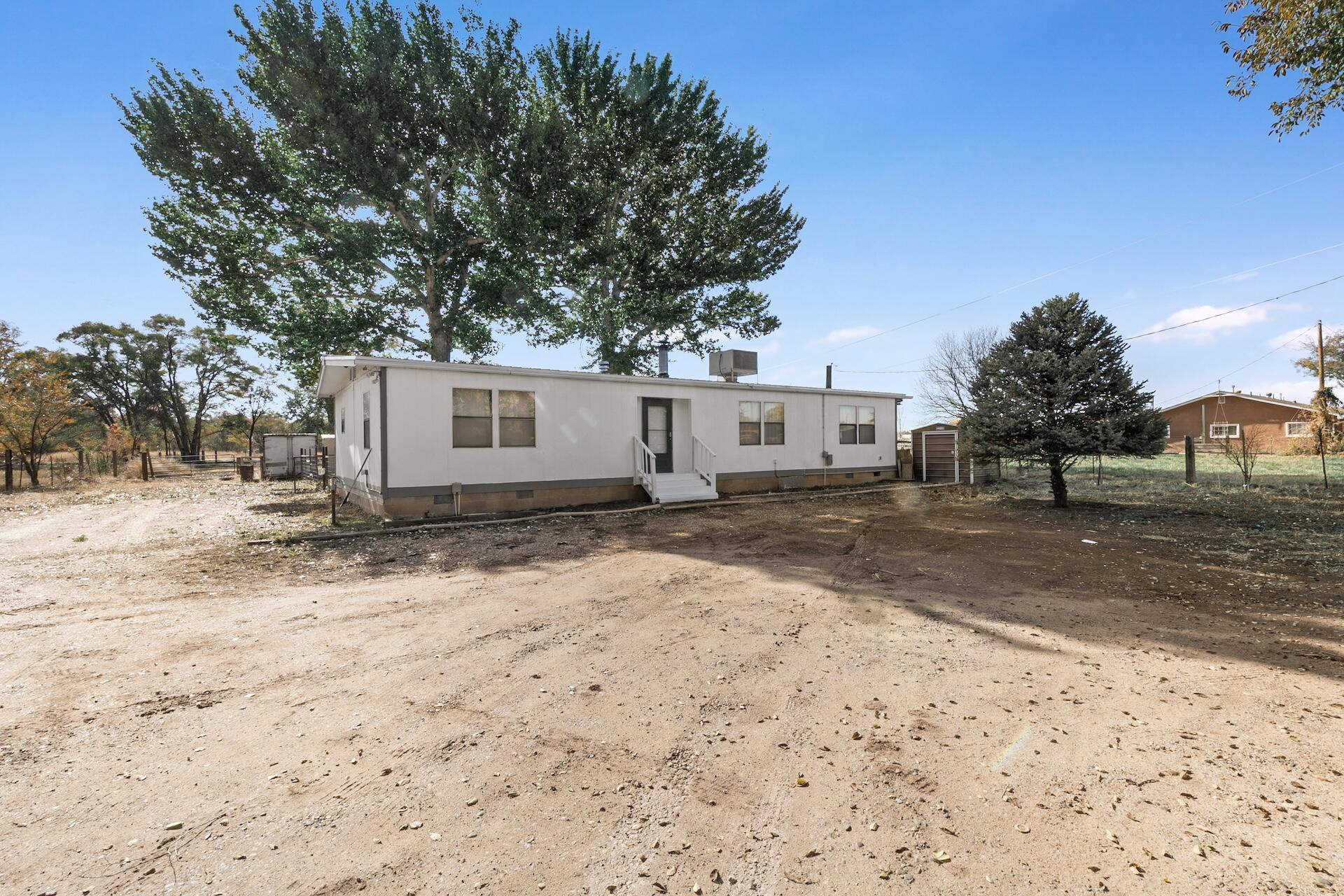 42 Elias Road, Los Lunas, New Mexico image 1