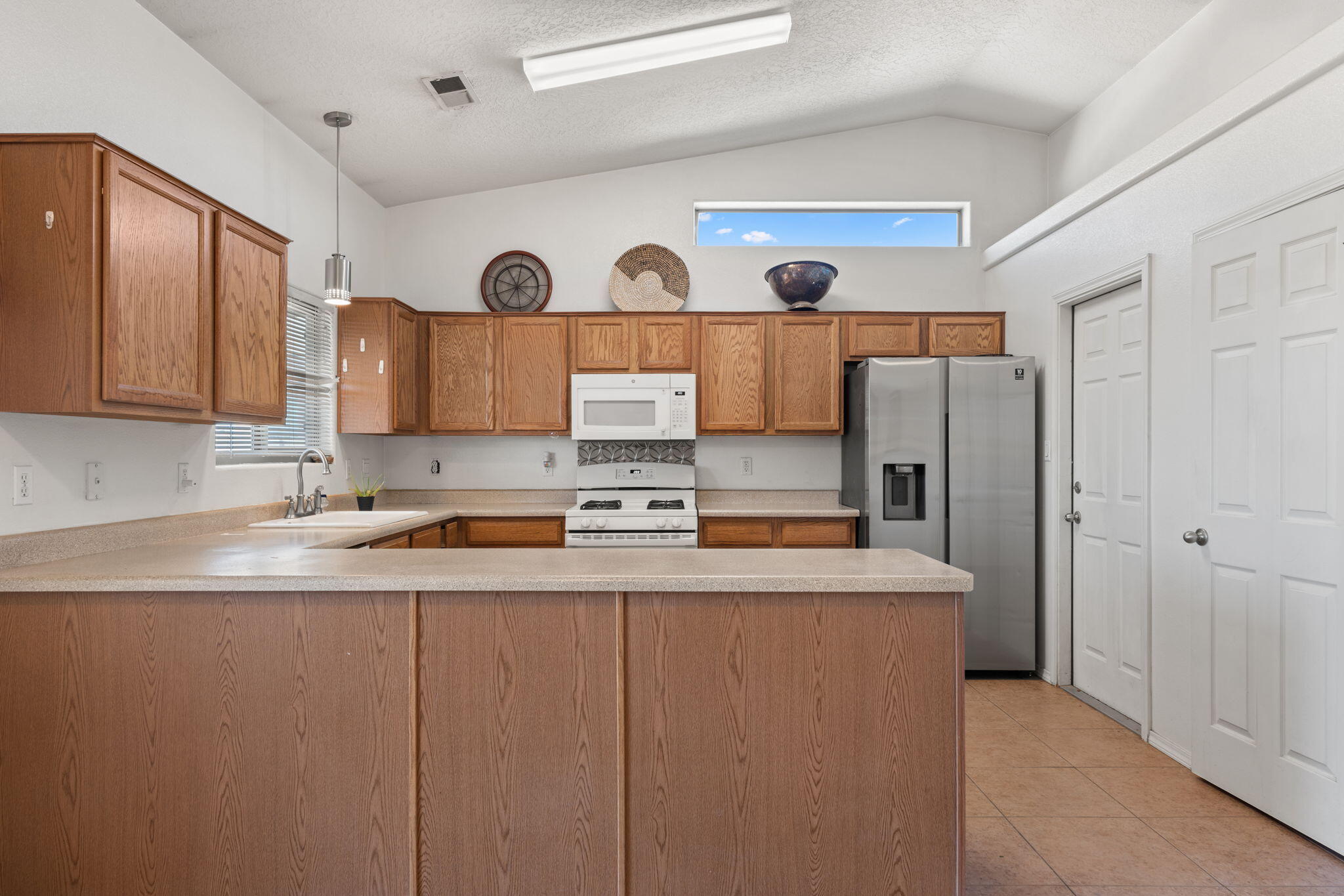 725 6th Street, Rio Rancho, New Mexico image 3