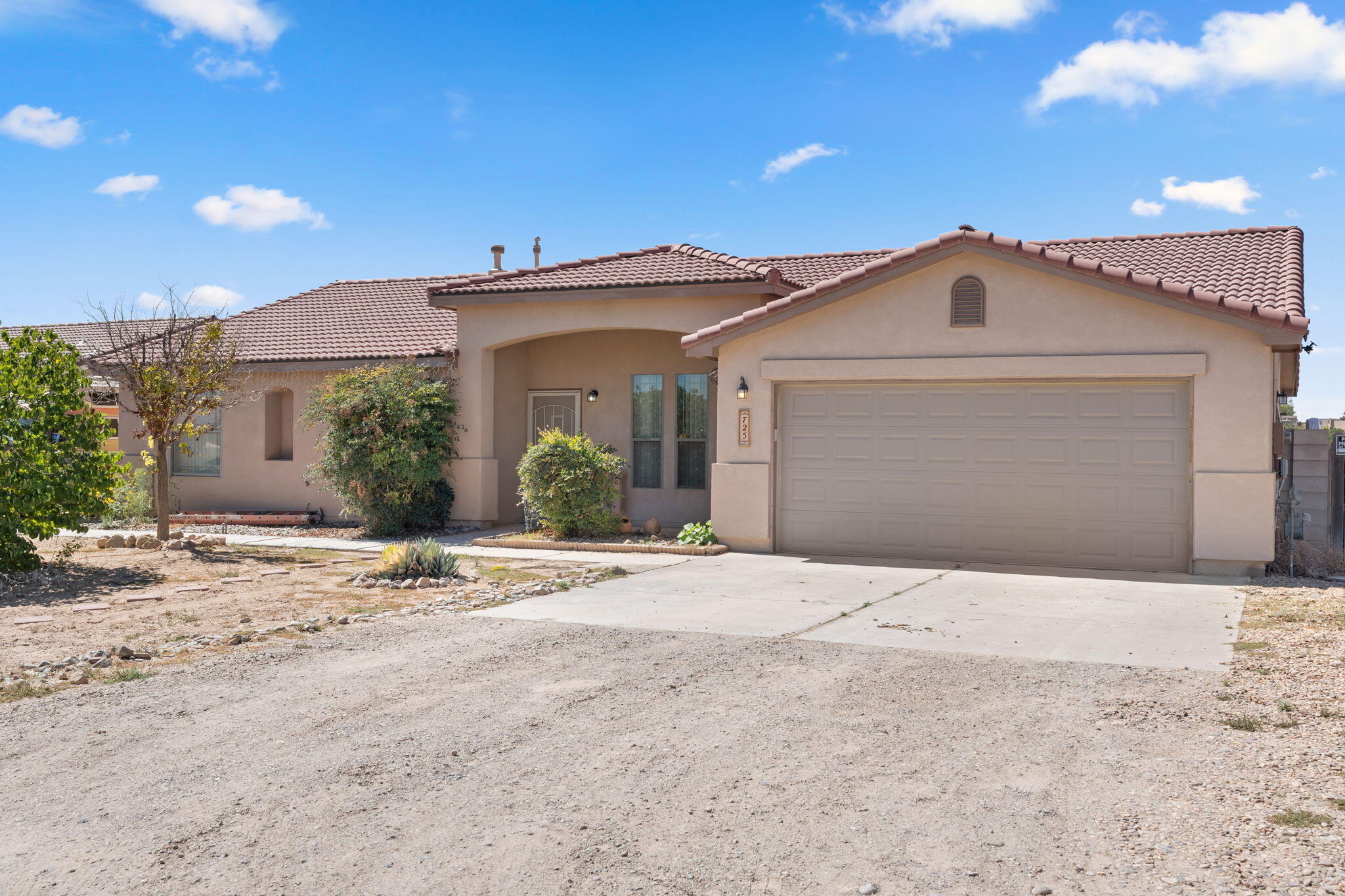 725 6th Street, Rio Rancho, New Mexico image 1