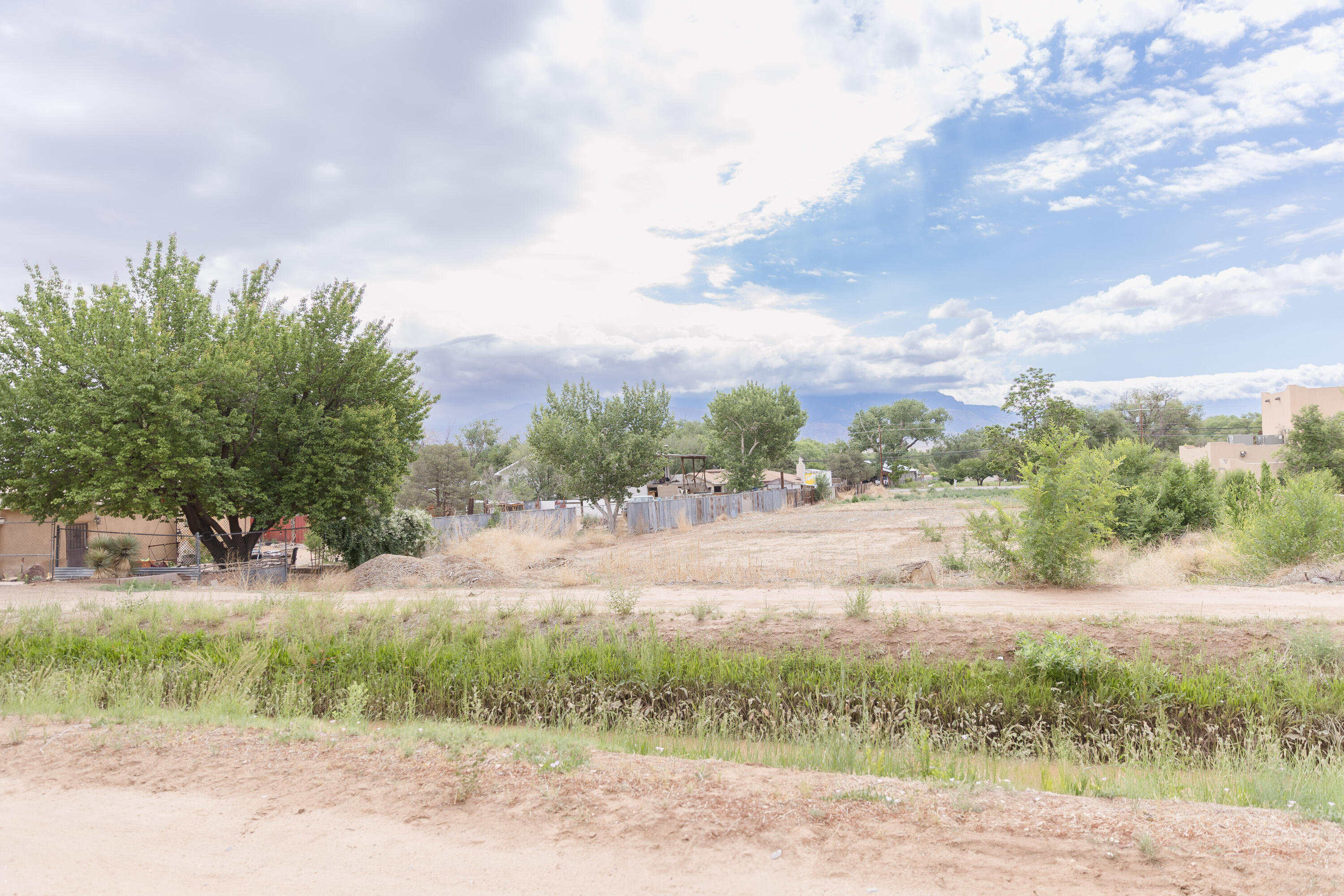 West Valverde, Corrales, New Mexico image 24