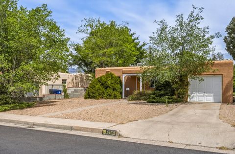 Photo of 1412 Jefferson Street NE, Albuquerque, NM 87110 (MLS # 1102534)