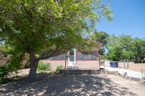 Photo of 5911 Lucca Avenue SW, Albuquerque, NM 87121 (MLS # 1103301)