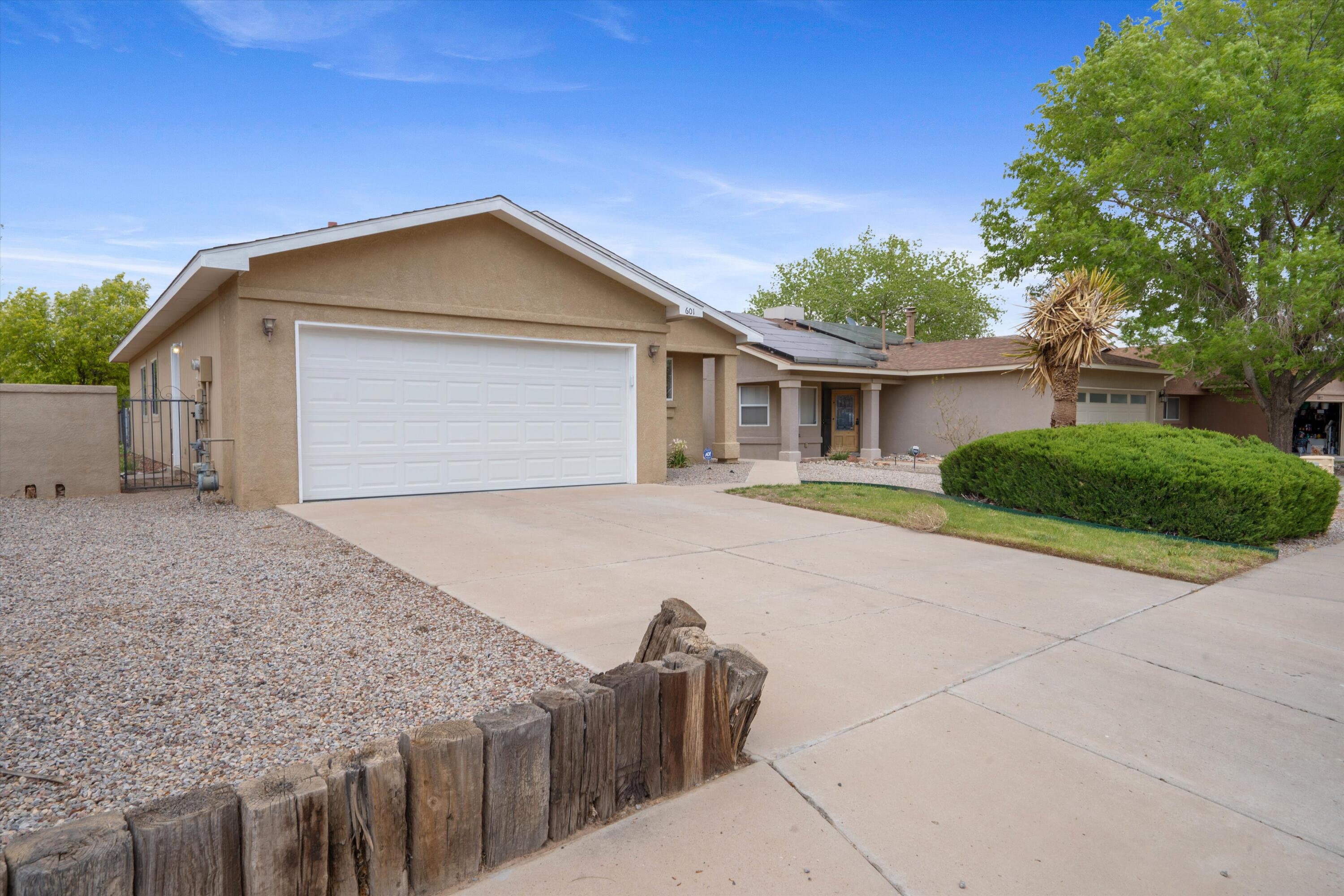 601 Clayton Meadows Drive, Rio Rancho, New Mexico image 2