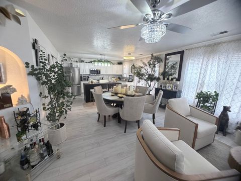 Photo of 1027 Cassandra Street SW, Albuquerque, NM 87121 (MLS # 1099355)