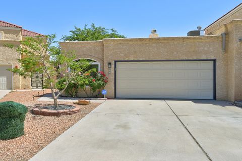 Photo of 4805 Los Serranos Court NW, Albuquerque, NM 87120 (MLS # 1102244)
