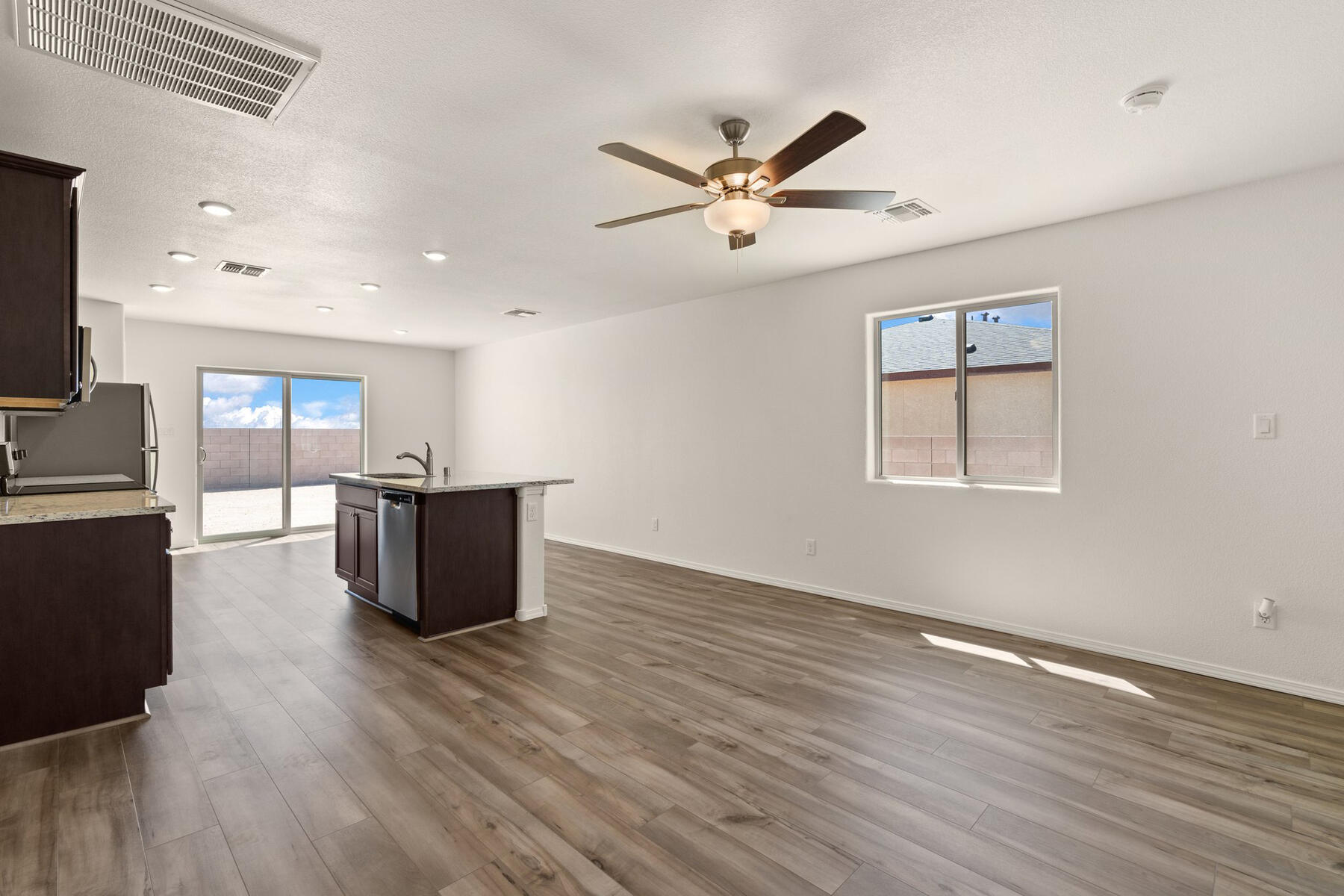 2518 Desi Loop, Belen, New Mexico image 3