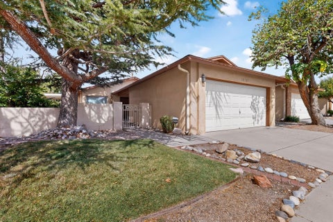 Homes For Sale - 10721 Clyburn Park Drive<br/> Albuquerque, NM 87123