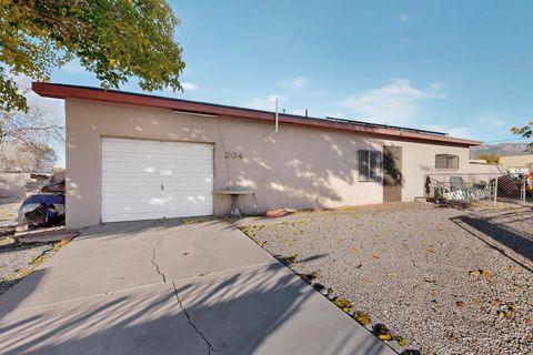 Photo of 204 General Hodges Street NE, Albuquerque, NM 87123 (MLS # 1095061)