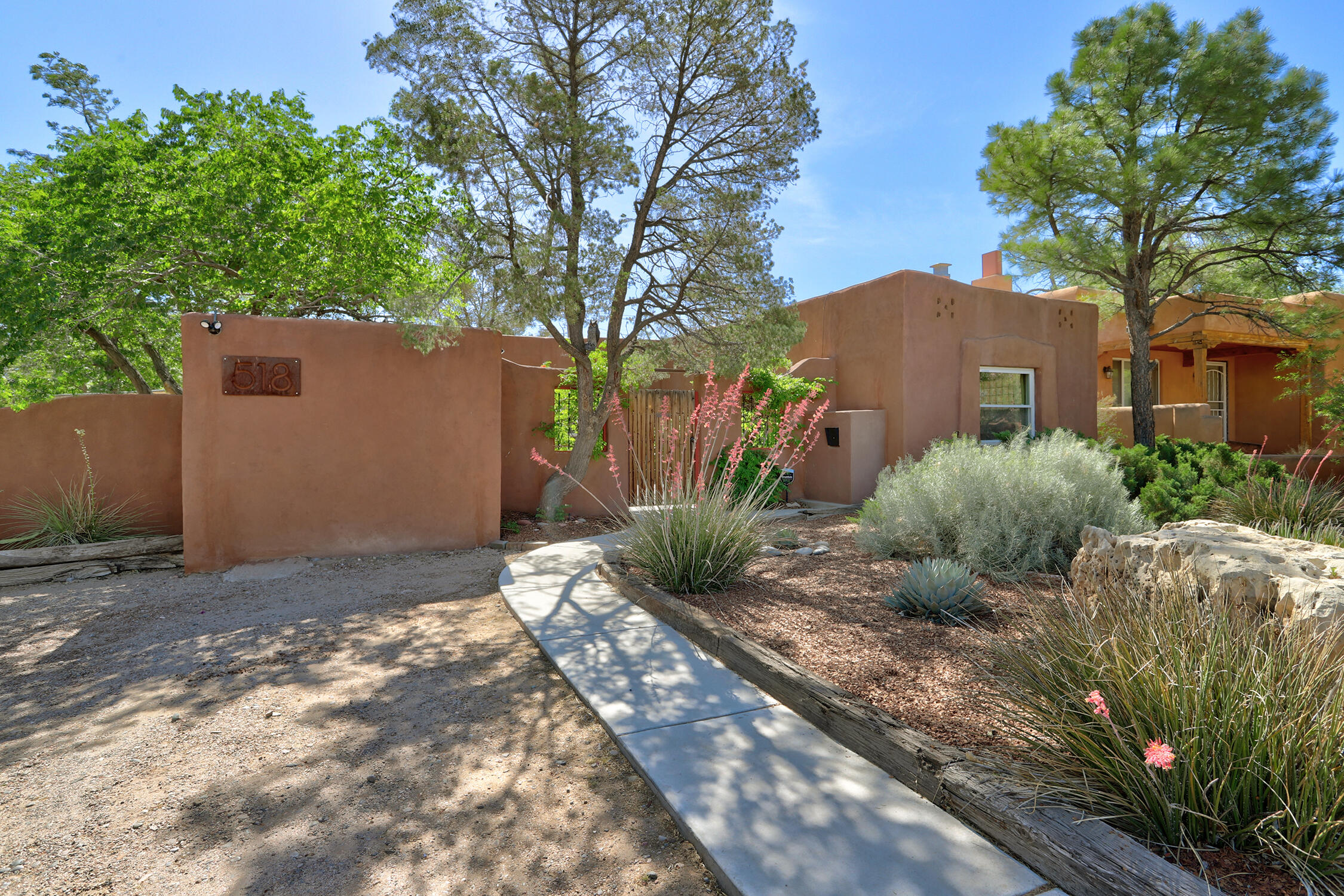 518 Hermosa Drive SE