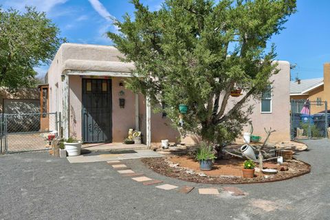 Photo of 335 ALCAZAR Street NE, Albuquerque, NM 87108 (MLS # 1092544)