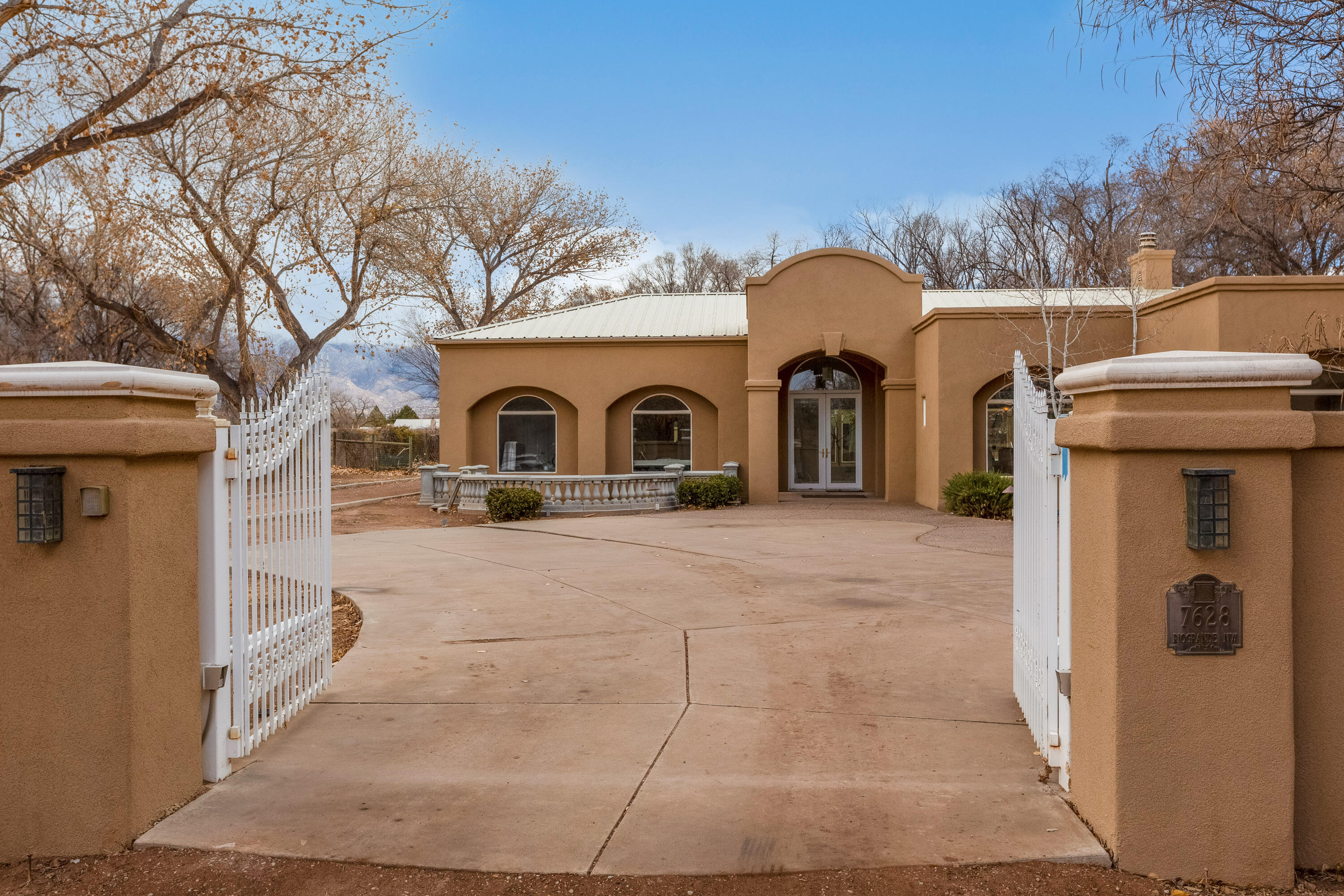 7628 Rio Grande Boulevard #4, Los Ranchos, New Mexico image 2