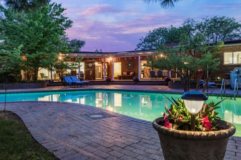 Photo of 900 Loma Linda Place SE, Albuquerque, NM 87108 (MLS # 1103079)