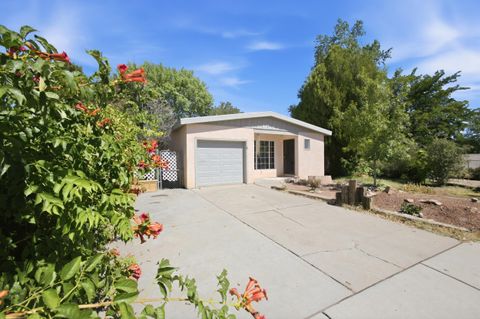 Homes For Sale - 251 Luna Avenue<br/> Los Lunas, NM 87031
