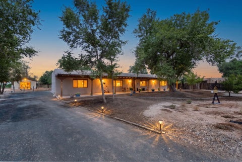 Homes For Sale - 13 Vista De Las Cruces Road<br/> Los Lunas, NM 87031