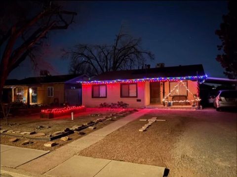 Photo of 825 Palomas Drive SE, Albuquerque, NM 87108 (MLS # 1095196)