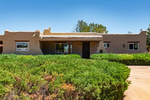 Photo of 100 Tyler Road NW, Albuquerque, NM 87107 (MLS # 1106552)
