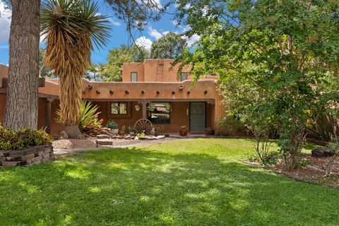 Photo of 1504 LUCYLE Place NW, Albuquerque, NM 87114 (MLS # 1092226)