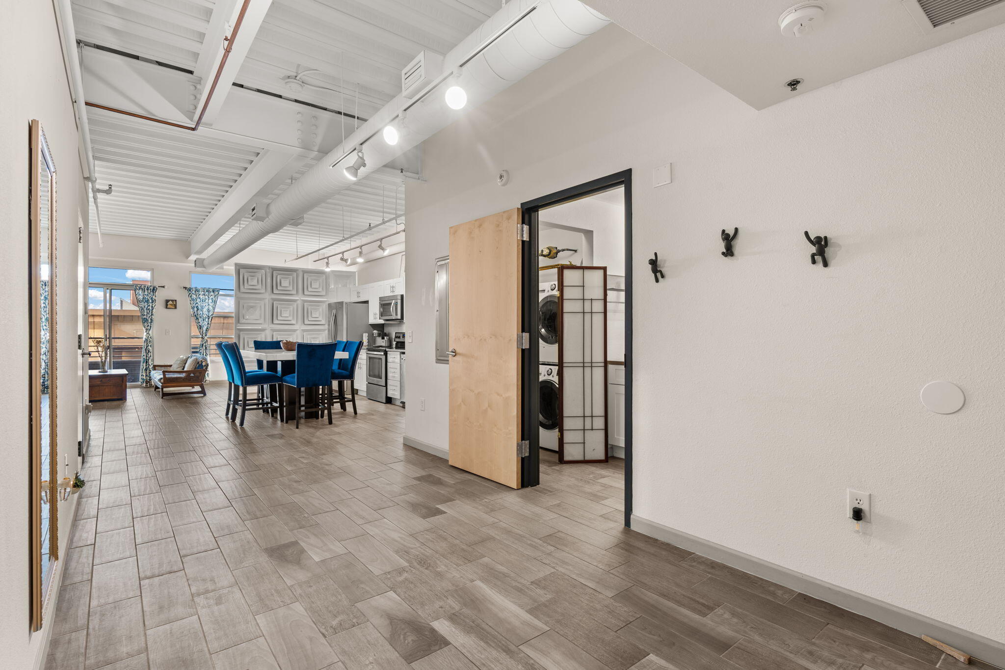 524 Central Avenue SW 407