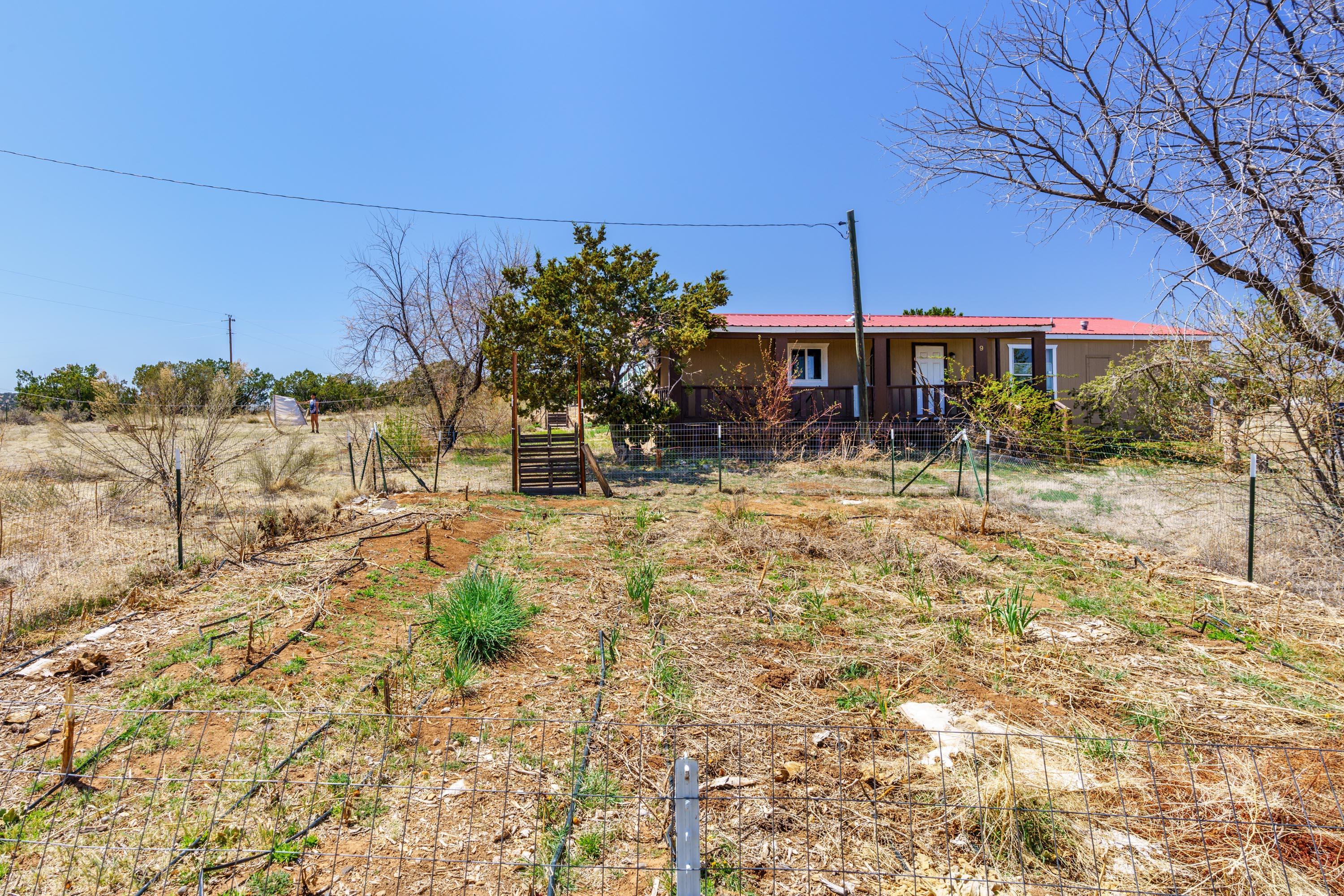 9 Sarah Lane, Moriarty, New Mexico image 1