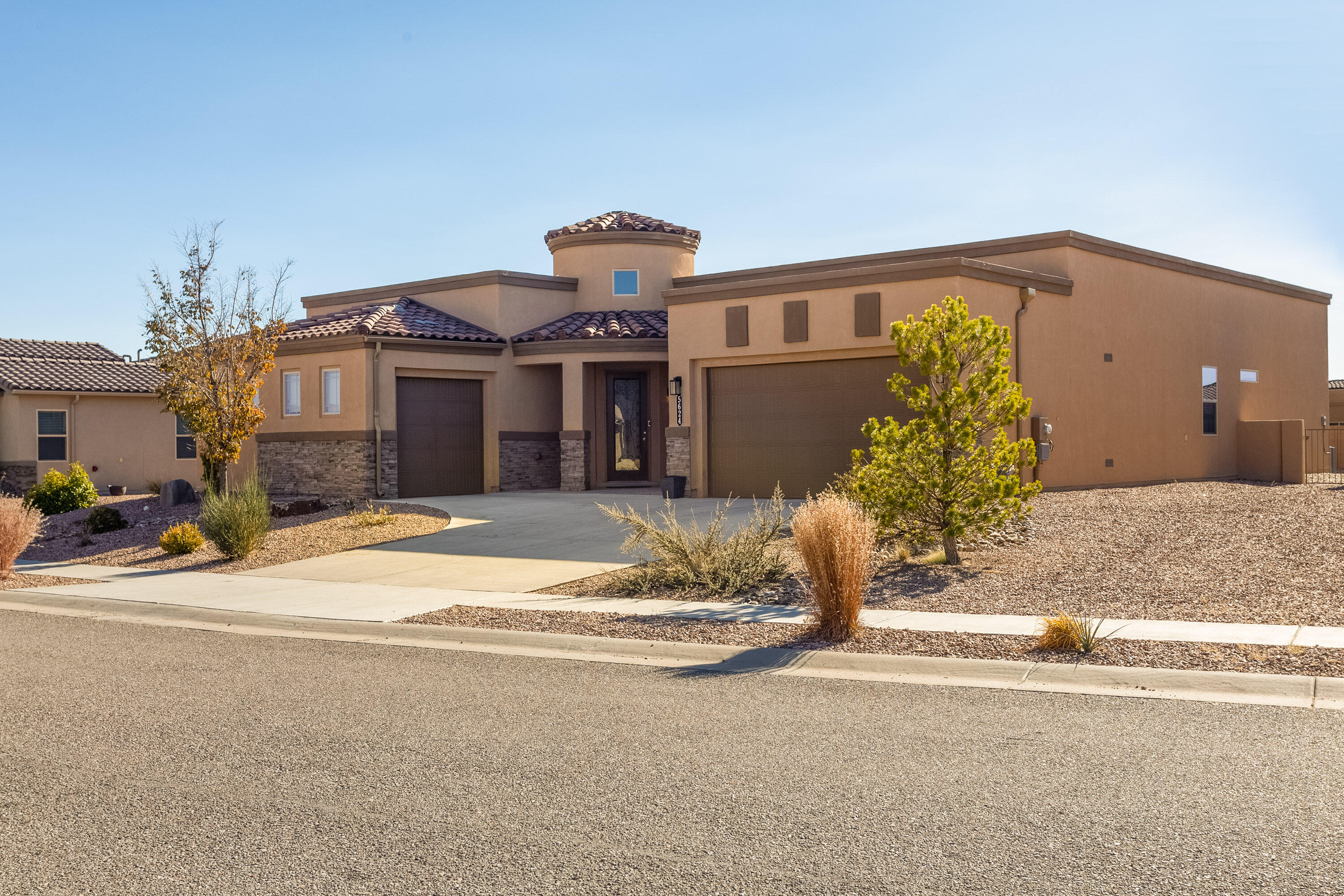 5624 Pikes Peak Loop, Rio Rancho, New Mexico image 1