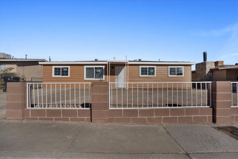 Photo of 424 Airport Drive SW, Albuquerque, NM 87121 (MLS # 1098697)