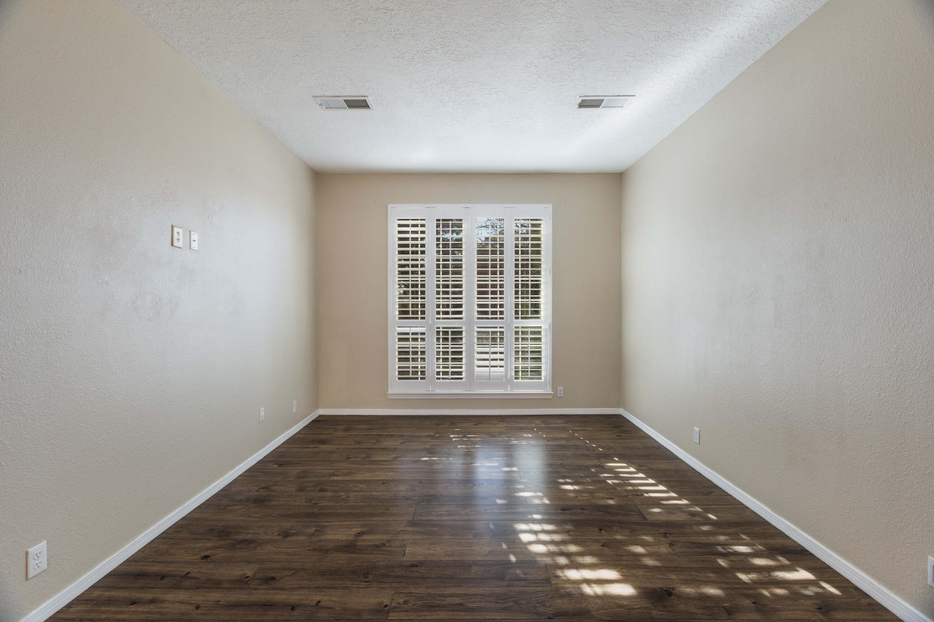 8720 Pinecrest Drive NW