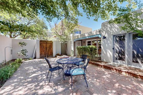 Photo of 1015 Monroe Street NE, Albuquerque, NM 87110 (MLS # 1094430)