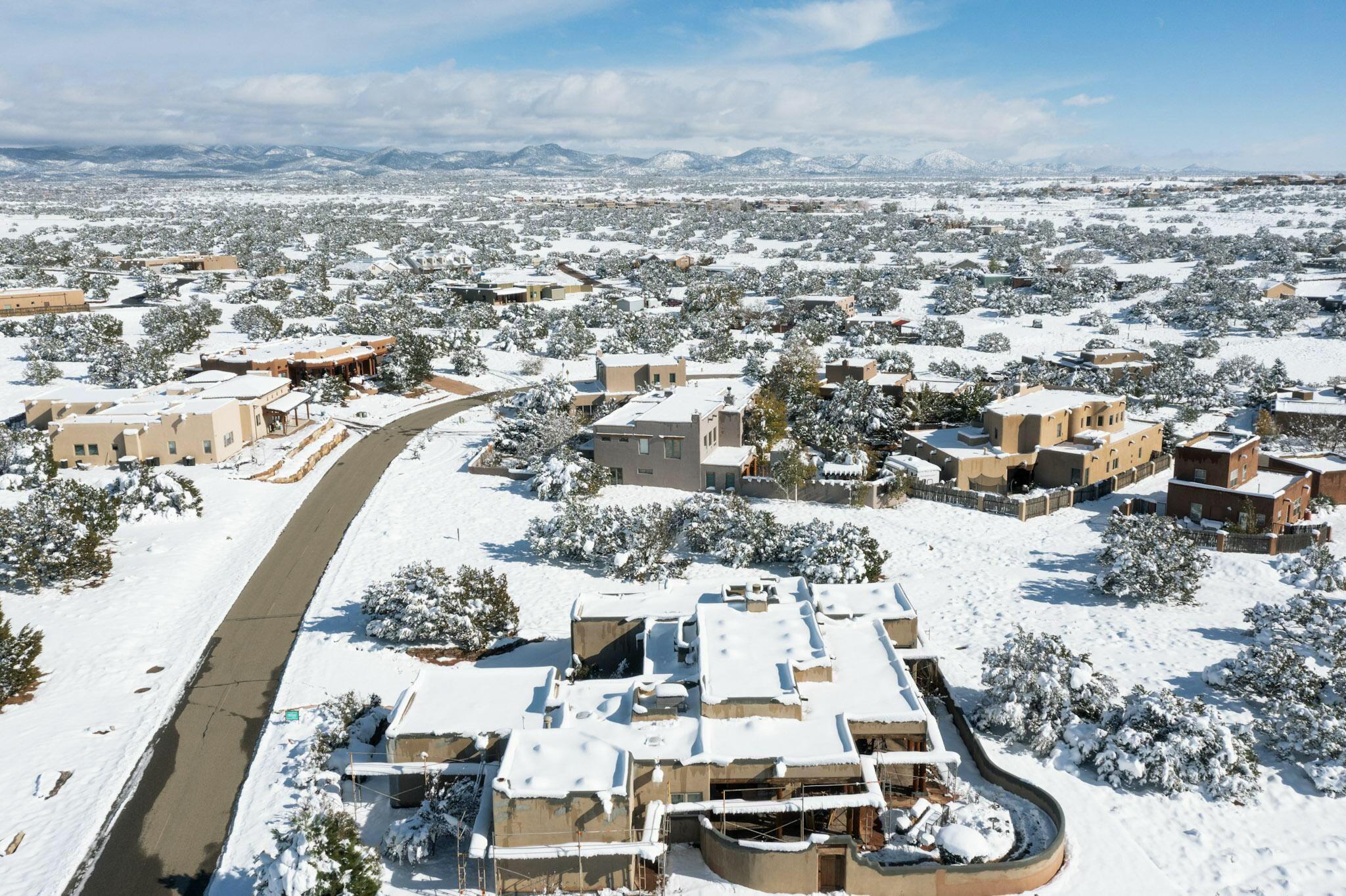 7 Camino Sabanero, Santa Fe, New Mexico image 6