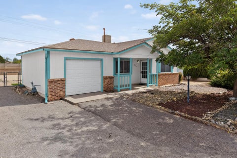 Photo of 938 Sunflower Drive SW, Rio Rancho, NM 87124 (MLS # 1113024)