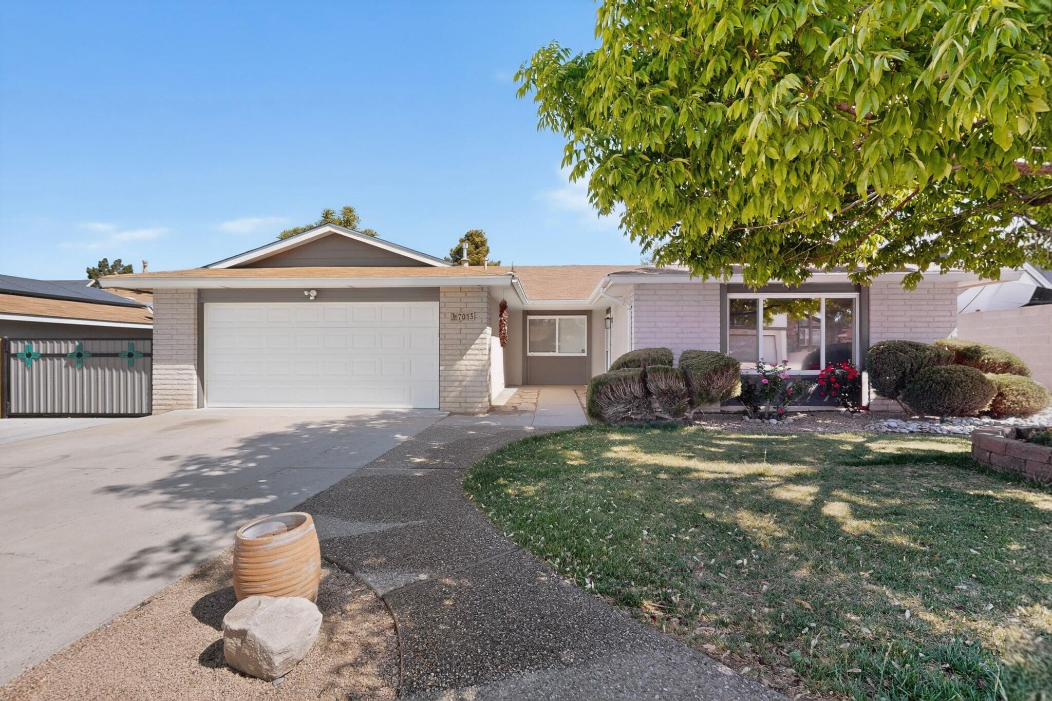 7013 Avenida La Costa NE